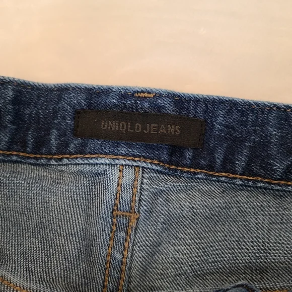 Uniqlo slim fit mid rise straight leg Jeans - Picture 7 of 9